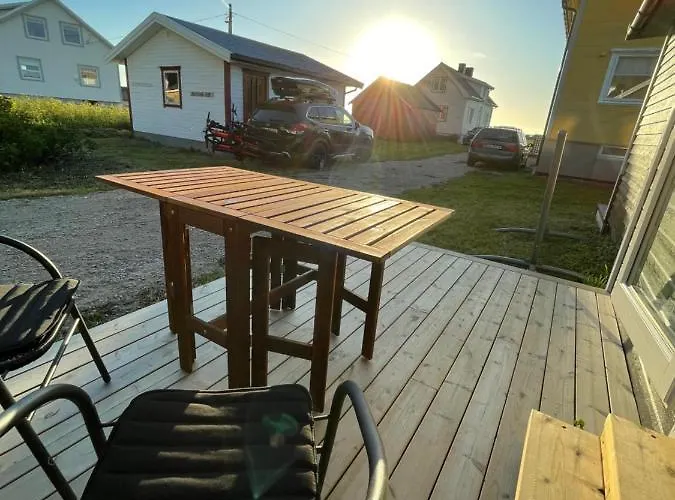 Lofoten_beach_eggum_cabin